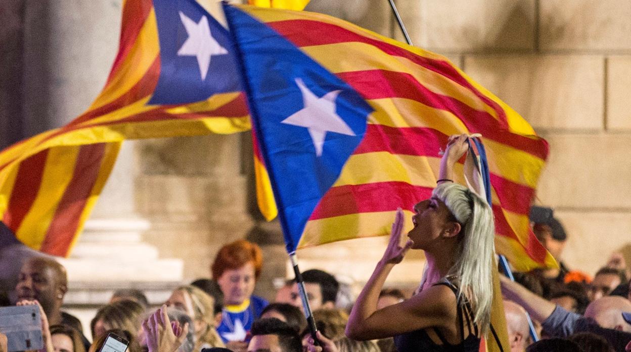 Banderas independentistas durante una concentración en el centro de Barcelona