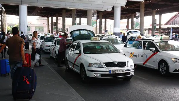 Fedetaxi pide por carta al Gobierno que regule por ley el uso del taxi compartido en España