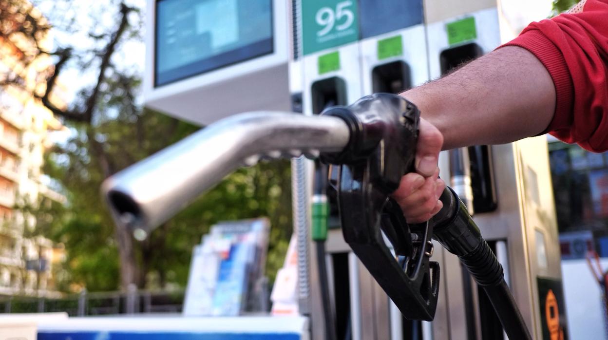 El diésel ya es más caro que la gasolina en 13 países de la UE