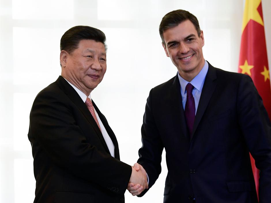 El presidente chino, Xi Jinping junto a su homólogo español, Pedro Sánchez