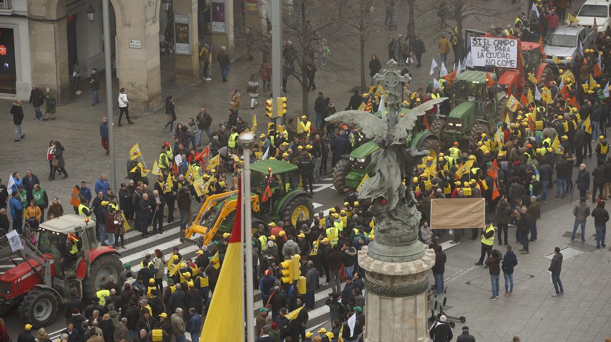 Imagen de las protestas de los agricultores en Zaragoza