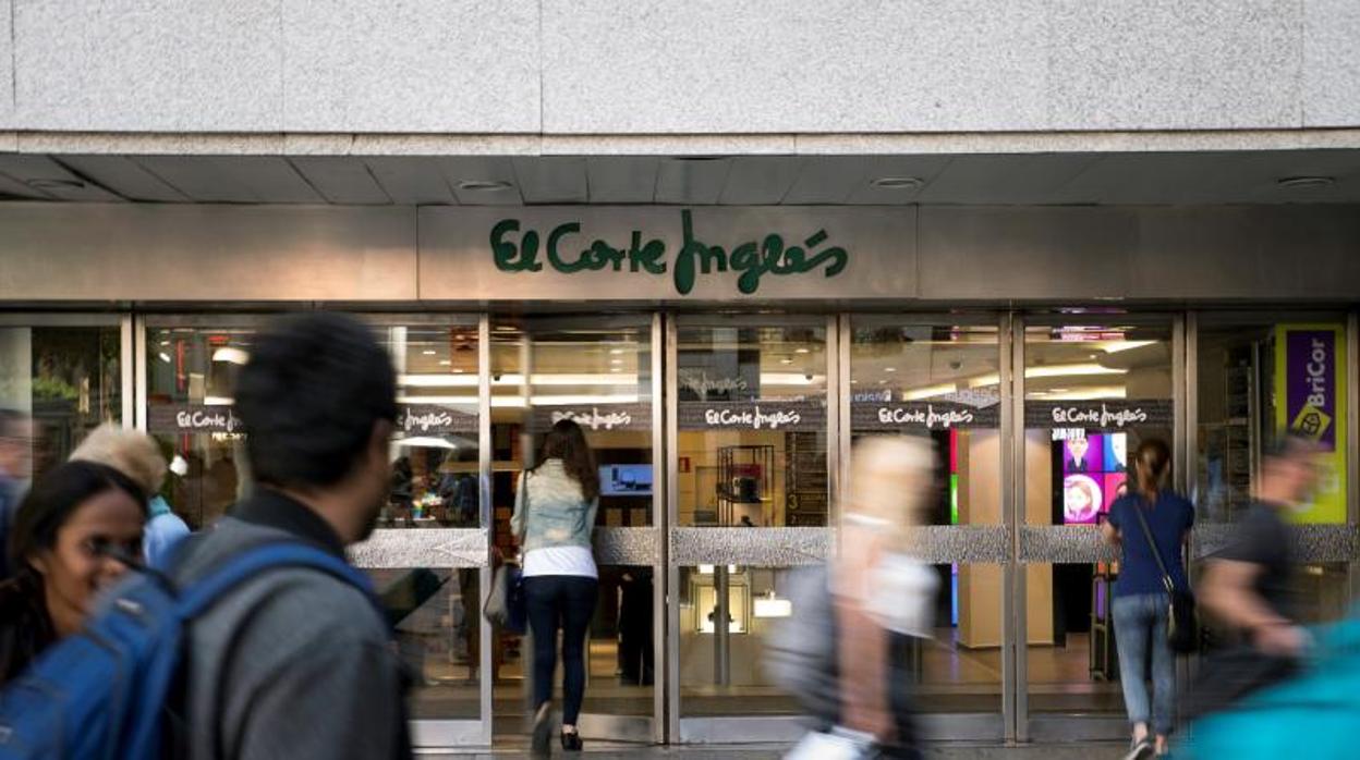 Fachada de entrada a El Corte Inglés