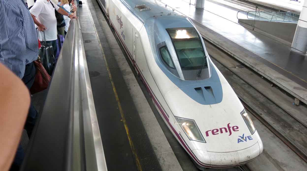 Renfe congela el billete de Cercanías, pero sube un 3,5% el de Regionales y un 7% el Avant