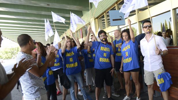 Fumata blanca entre Ryanair y los tripulantes de cabina: se aplicará la ley española y habrá convenio