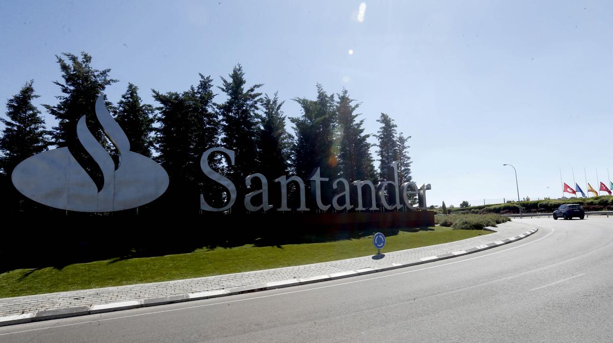 Entrada a la Ciudad Financiera del Santander