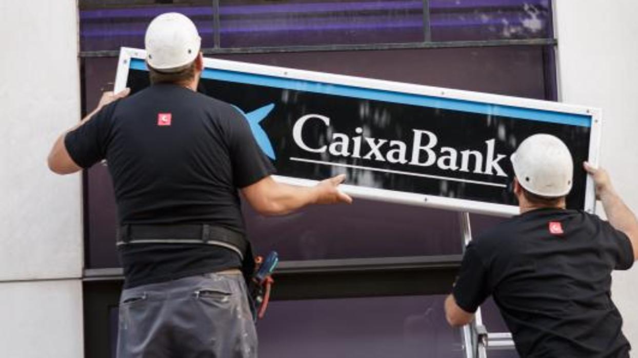 CaixaBank cerrará 821 sucursales urbanas, hasta contar con un total de 3.640 en 2021