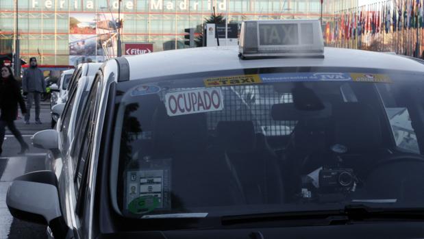 La huelga de taxis, en directo: Madrid ofrece restricciones a los VTC para contener las protestas