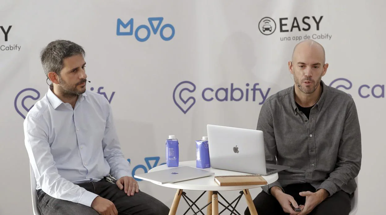 El director general de Cabify, Vicente Pascual (izquierda) y el fundador de Cabify, Juan De Antonio