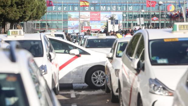 Los taxistas ofrecen precontrataciones de 15 minutos para VTC para acabar con la huelga