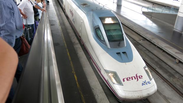 Renfe aprueba mañana nuevos AVE «low cost» para que funcionen antes de 2020