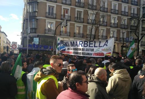 Pancarta de taxistas de Marbella, apoyando la huelga del sector