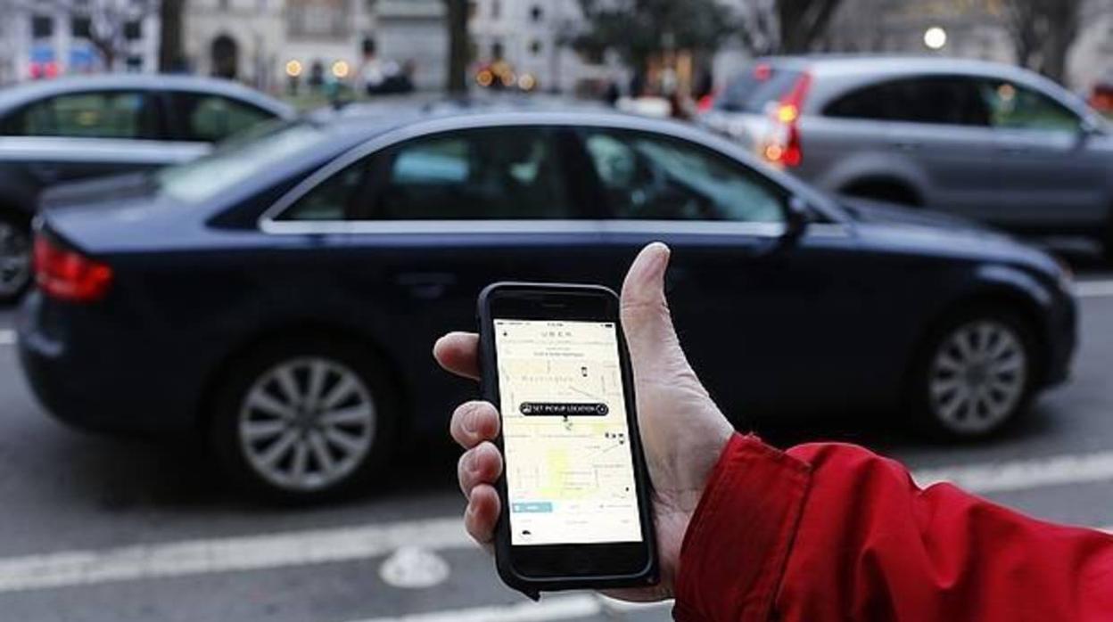 Las descargas de Uber y Cabify se triplican durante la huelga