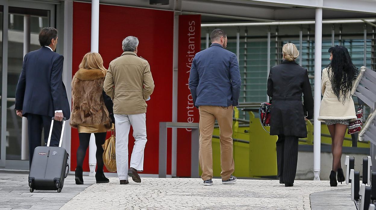 Acceso a la sede sevillana de Abengoa en Palmas Altas