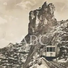 Foto publicada por ABC del tranvía atravesando la montaña
