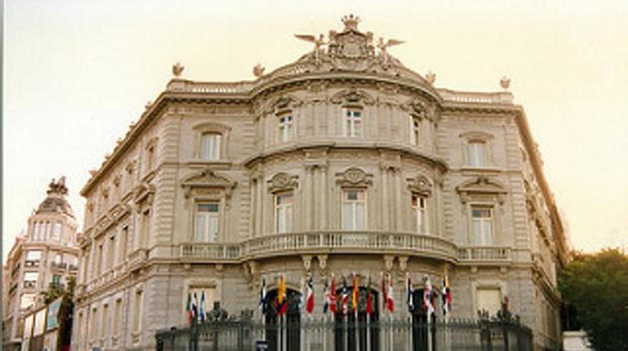 La Casa de América, junto a la plaza de Cibeles, en Madrid