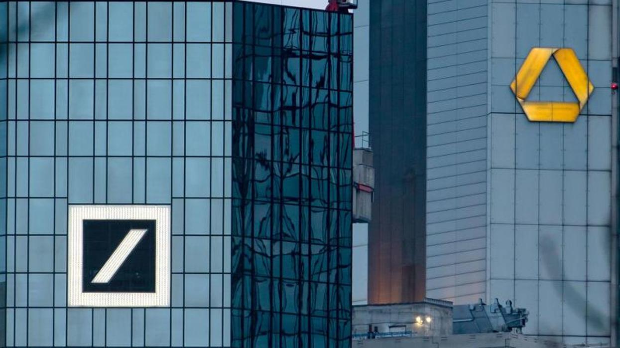 Logos de Deutsche Bank y Commerzbank