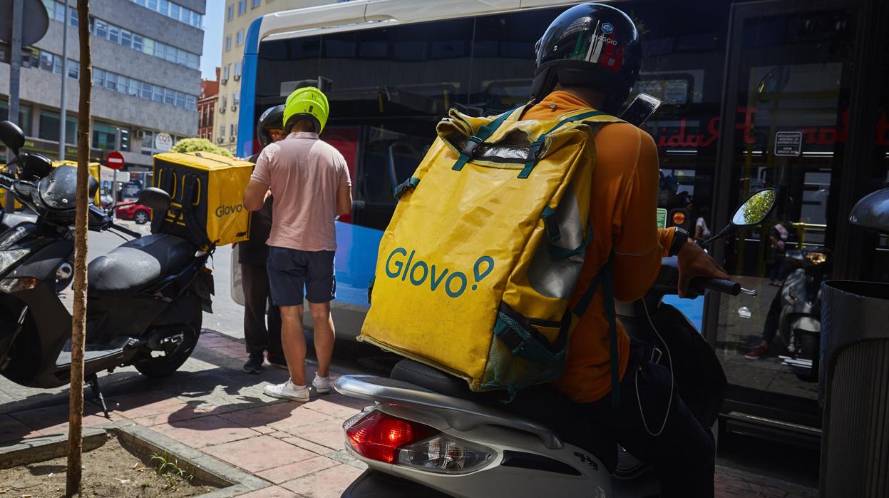 Autónomos digitales, la propuesta de ATA para regular a los «riders» de Glovo y Deliveroo