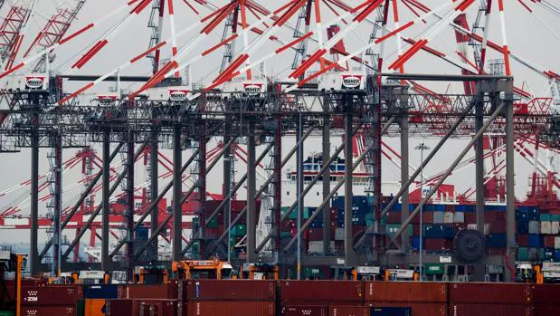 La guerra arancelaria de Trump hunde el crecimiento del comercio mundial