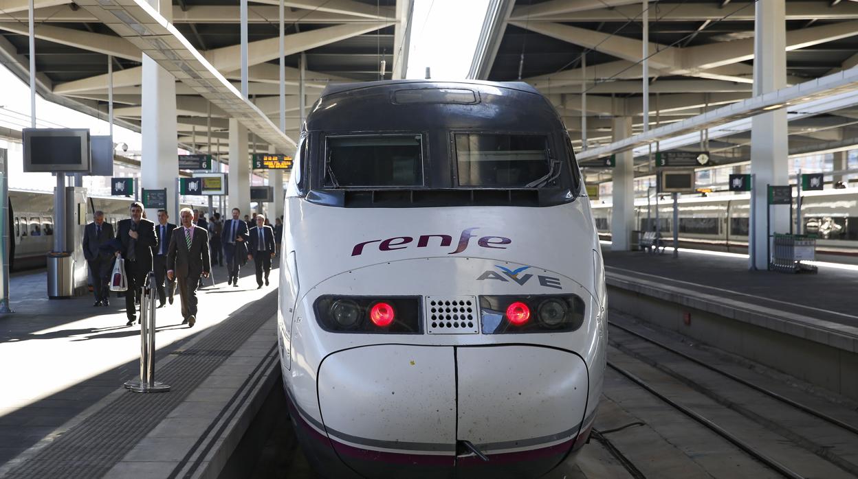 La compañía ferroviaria ha elevado un 3,8% los ingresos por transporte de viajeros en todos sus distintos tipos de trenes