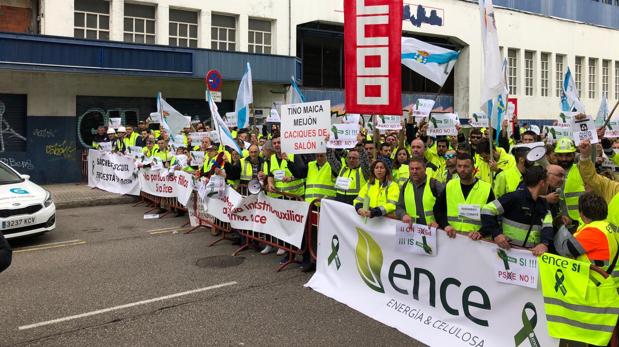 Manifestación de trabajadores de Ence ante el mitin de Pedro Sánchez en Vigo