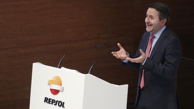 Repsol mantiene su beneficio en el primer trimestre pese a la caída del precio del petróleo