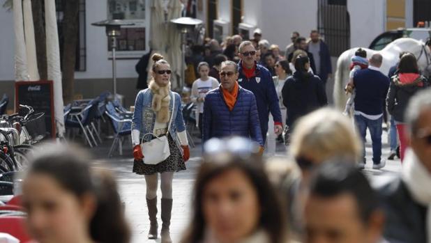 La confianza de los consumidores en la economía subió en abril  por la mejor percepción de la situación actual