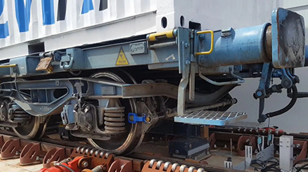 El sistema de eje de ancho varible para vagones de mercancías (OGI) de Azvi ha sido homologado