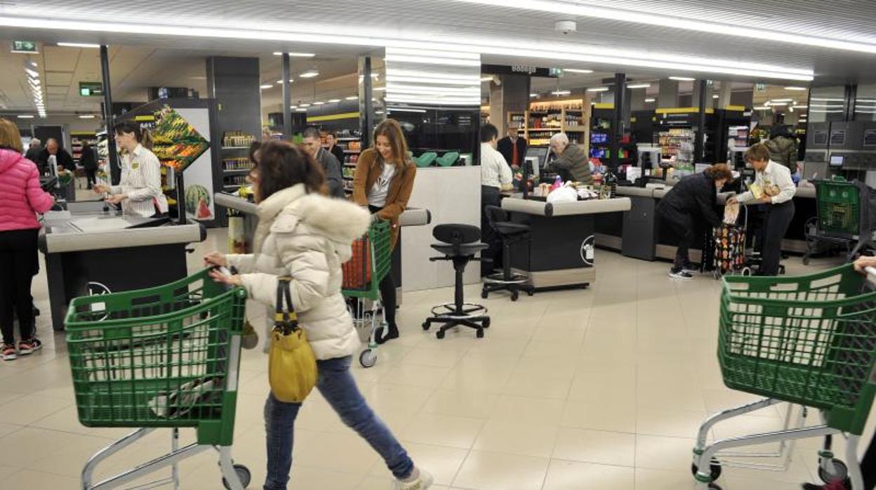 El guacamole del Mercadona, el atún en lata Hacendado o la leche Carrefour Bio son algunos de los productos más populares en venta