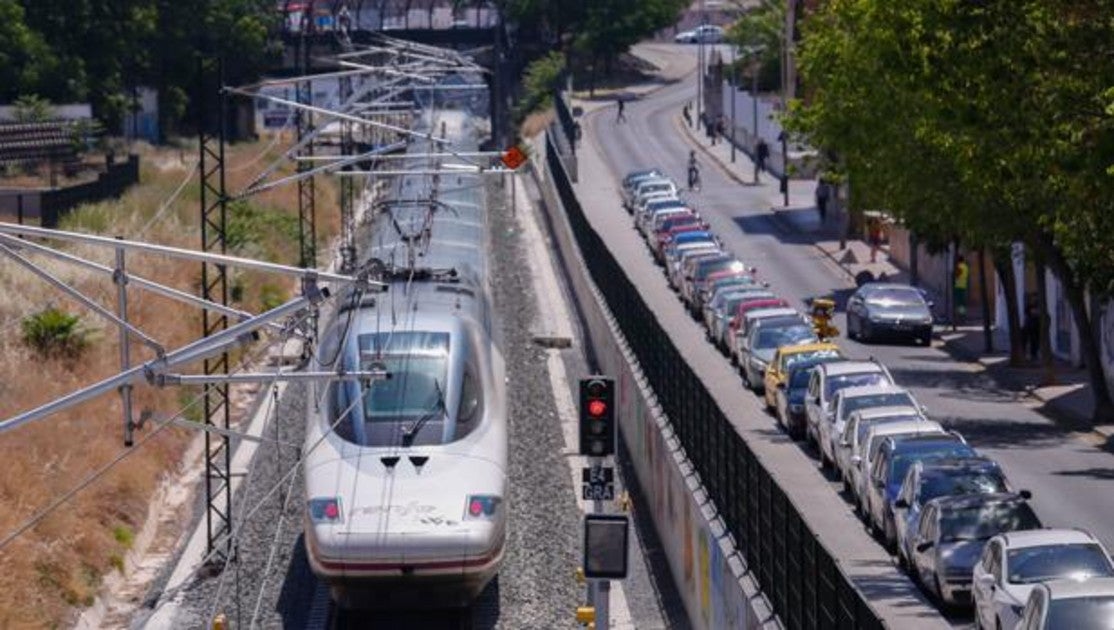 El AVE Madrid - Granada acumula retrasos en cuatro de sus primeros cinco días de funcionamiento