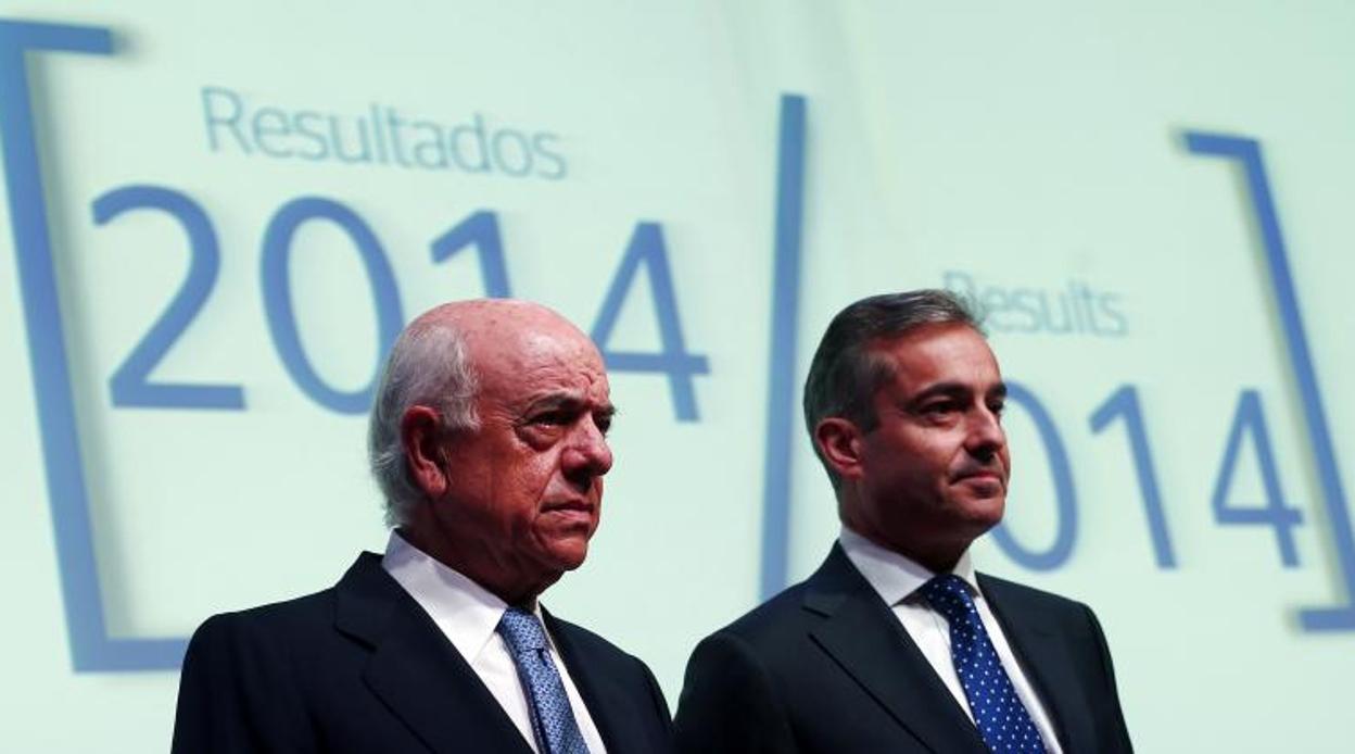 Ángel Cano (derecha) junto a Francisco González durante la presentación de resultados de 2014