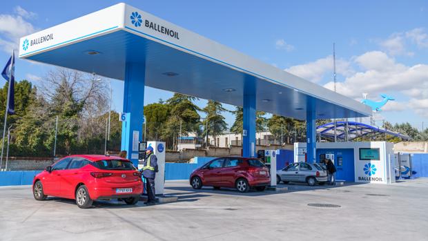 Competencia pide eliminar las barreras a las gasolineras automáticas