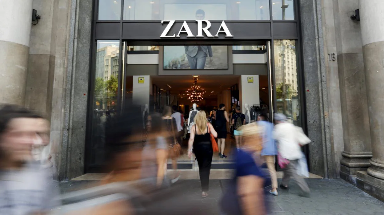 Entrada de una tienda de Zara en Barcelona