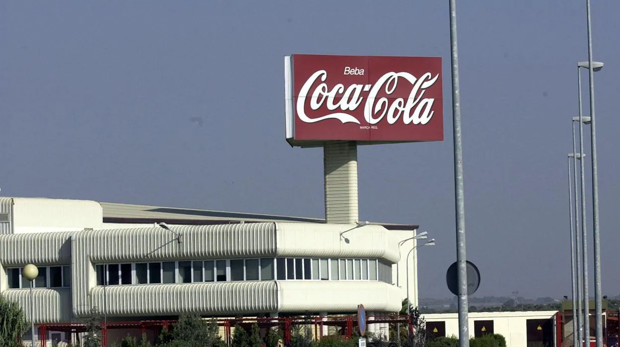 Coca-Cola bate récord de producción en sus fábricas de Sevilla y Málaga por la demanda de verano
