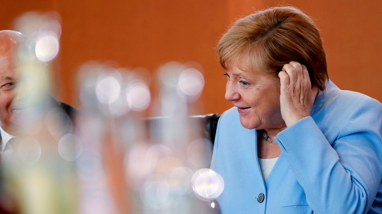 La patronal alemana exige a Merkel el final de la política de déficit cero