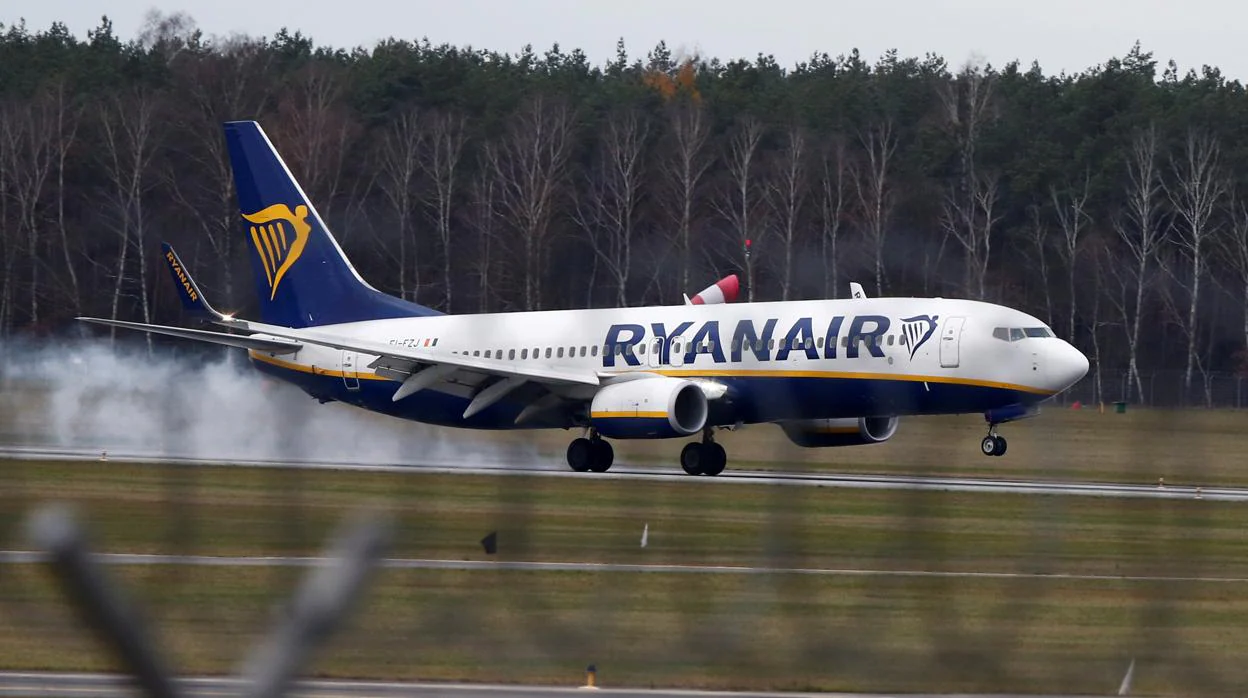 Ryanair y los tripulantes de cabina se reúnen mañana en un intento de evitar la huelga
