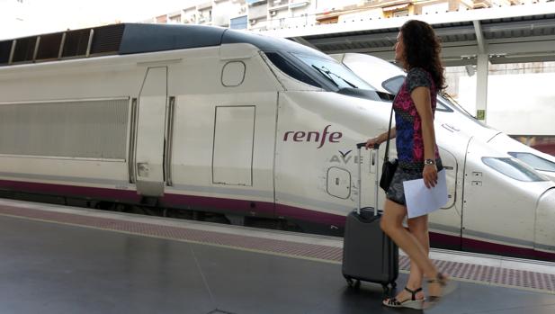 Renfe cancela unos 360 trenes este fin de semana de operación retorno por los paros