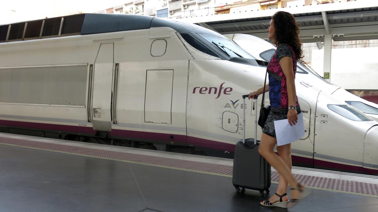 Renfe cancela unos 360 trenes este fin de semana de operación retorno por los paros