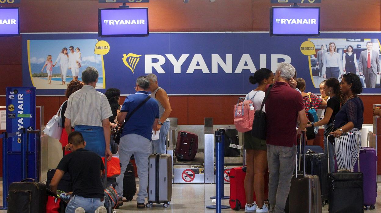 Si el pasajero de Ryanair afectado por las cancelaciones no ha sido avisado con 15 días de antelación, tiene derecho a una compensación económica de entre 250 y 600 euros