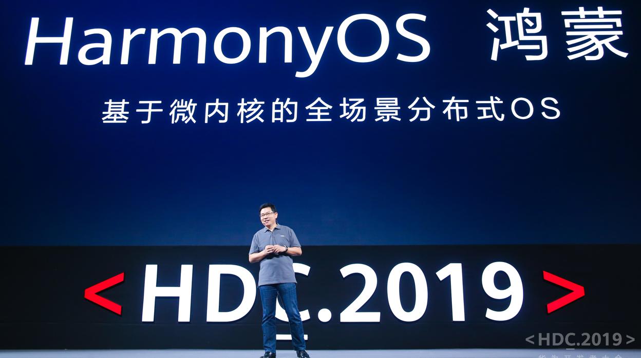 Richard Yu, responsable del Negocio de Consumo de Huawei, presentó el sistema operativo Harmony en una conferencia de programadores en China