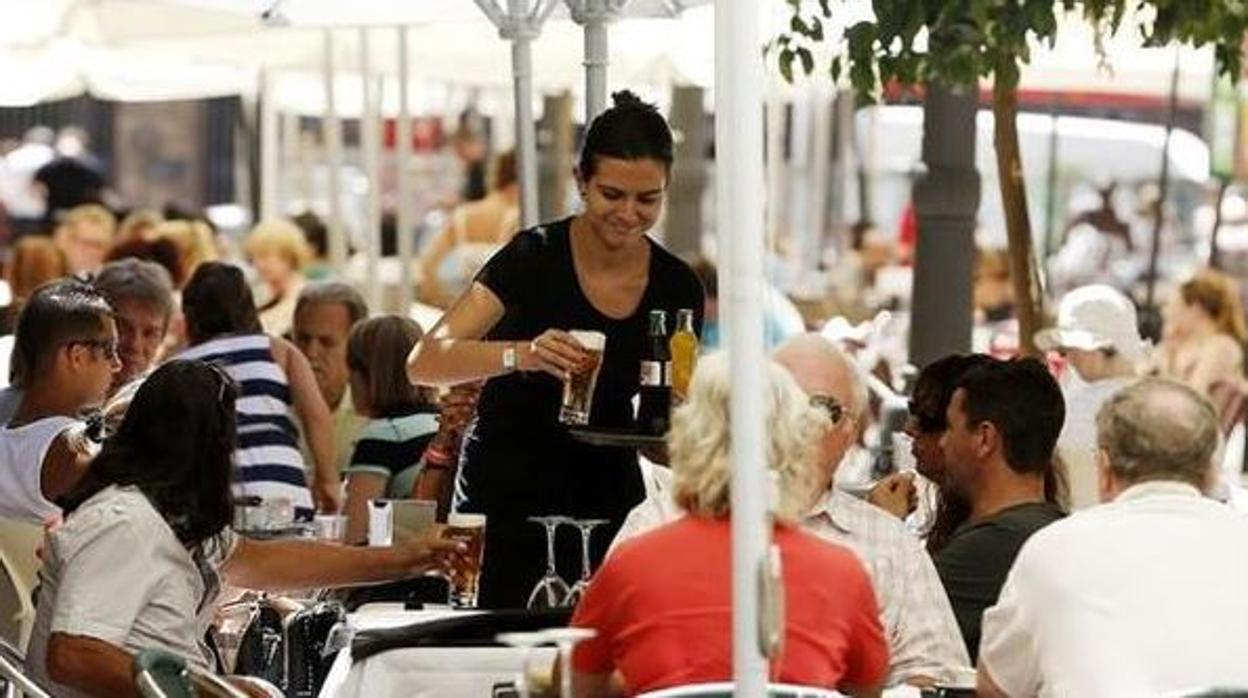 El salario mínimo de los trabajadores es actualmente de 900 euros al mes