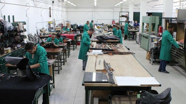 La industria española aún tiene 600.000 empleos menos que en 2007