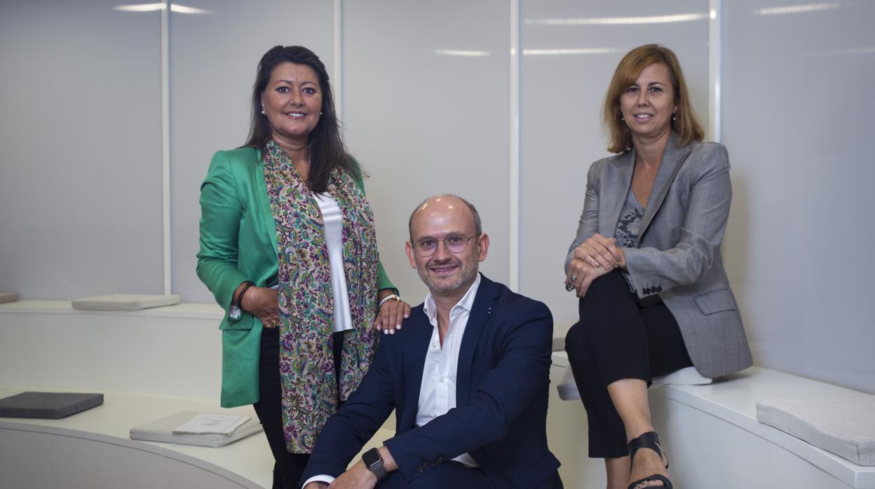 Carmen Cobián, José Miguel Herrero y Nuria de Pedraza