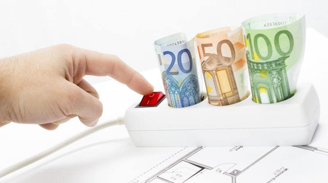 Una familia de cuatro miembros puede ahorrar una media de 900 euros anuales en sus seguros