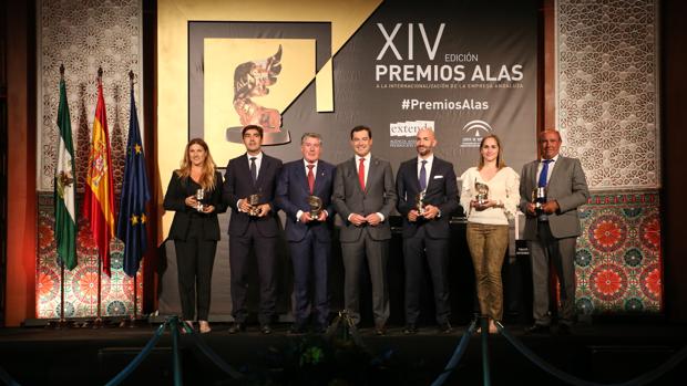 Juanma Moreno destaca el tirón exportador andaluz en la entrega de los Premios Alas