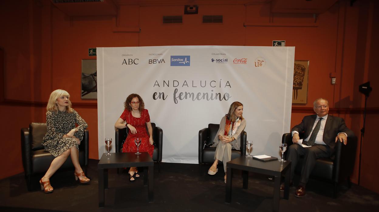 Carmen Castilla, Nuria López, Rocío Blanco y Álvaro Ybarra durante la charla coloquio