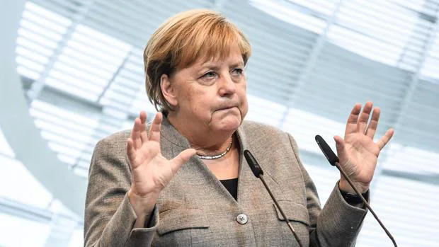 Los institutos económicos alemanes piden a Merkel que abandone el déficit cero