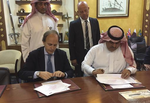 Firma de la alizanza que City Sightseeing ha firmado con el grupo turístico Al Hokair para llevar llevar a Arabia Saudí sus productos y además convertirse en mayorista de actividades y atracciones