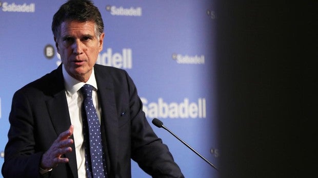 El Sabadell ve inevitable cobrar a los clientes por sus depósitos