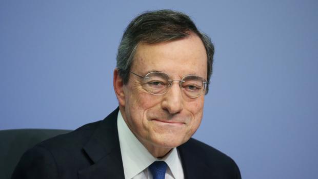 Una querella ante el Constitucional alemán intenta torpedear la compra de bonos de Draghi