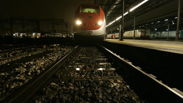 Adif desvela ahora que son cinco los grupos que competirán con Renfe en el AVE